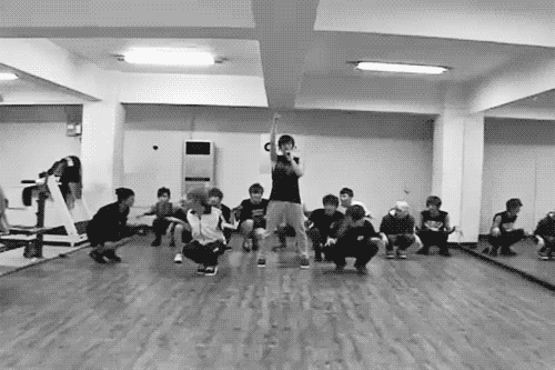 daejonged:   I love this choreo. It's adorable. Top Media duckies. 
