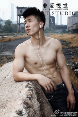 yumyumasianhunks:  yum yum Asian hunks. check out my blog