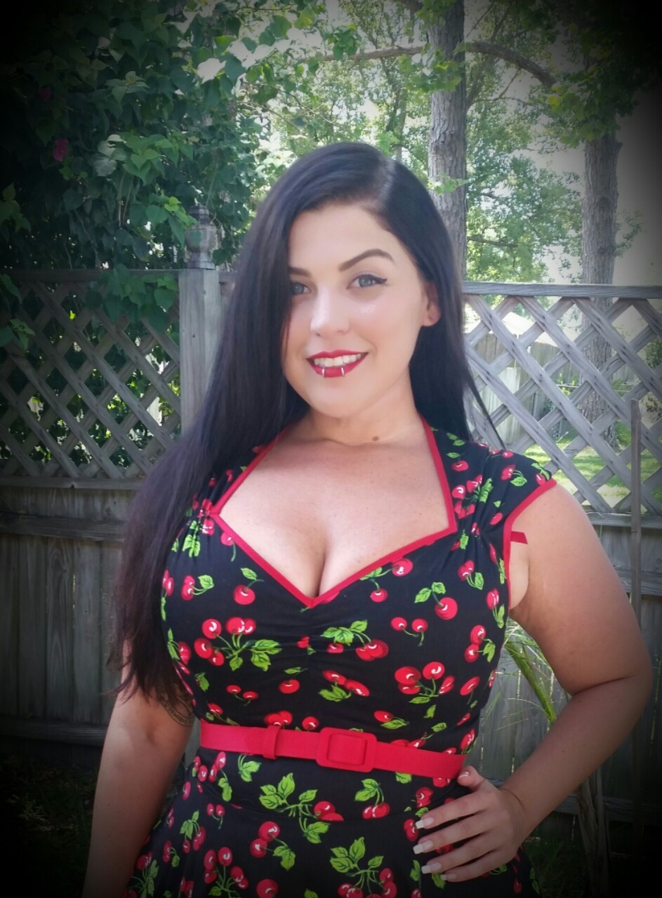 queen-of-outer-space:  My new dress arrived,  I’m just going to start wearing dresses