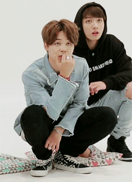 baebtae: yoonminsuck: deep in concentration bc charades is serious business @moonsuns @gentlejeon