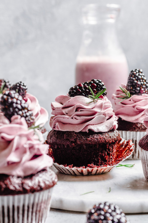 fullcravings:Rosemary Chocolate Cupcakes With Blackberry Buttercream