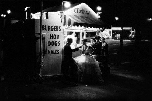 aconversationoncool:Audreys Hot Dog Stand, 3am, Los Angeles, 1961.
