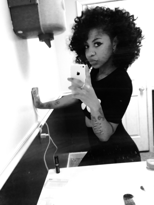 clarknokent:  love-dhorton:Happy #blackout😁🙋🌹  Wow