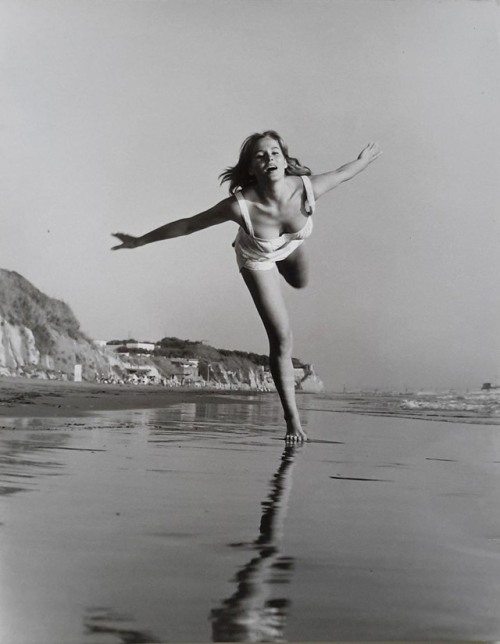 kitsunetsuki:Peter Basch - Ursula Andress (Rome 1959)