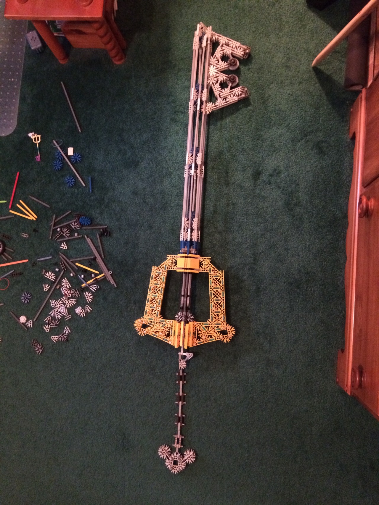 makanix:  Spent all night building a keyblade of out K'nex like a responsible 22