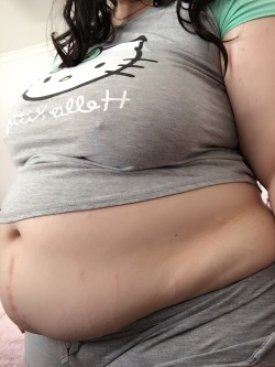 samanthavanity83:  First thing in the morning belly hang 💚💚💚💚