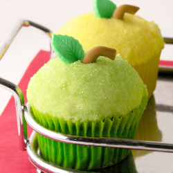 foodffs:  Fall Apple Cupcakes Really nice