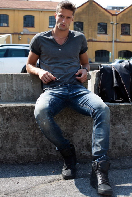 roberthmcd:  roberthmcd:  I so need to suck this guys cock  Worth repeating - this guy is hot!