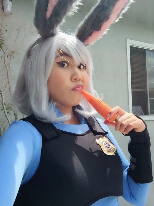 rabbureblogs:  My purple contacts came in so I can finally show my face while in my Judy Hopps cosplay! Still waiting on new ears cause I’m not a fan of the ones that came with the cosplay.   I love you more <3 /////<3