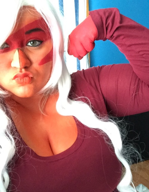 wearemalachitenowbaby:  Come on, Just say yes.~    Couldn’t stop myself from using my new body paint. Just messing around and taking pictures at home, so don’t be a spaz. I didn’t make the nose, wig or order my contacts for my final Jasper cosplay