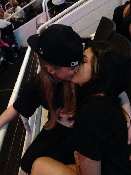 lovel-ylesbian: