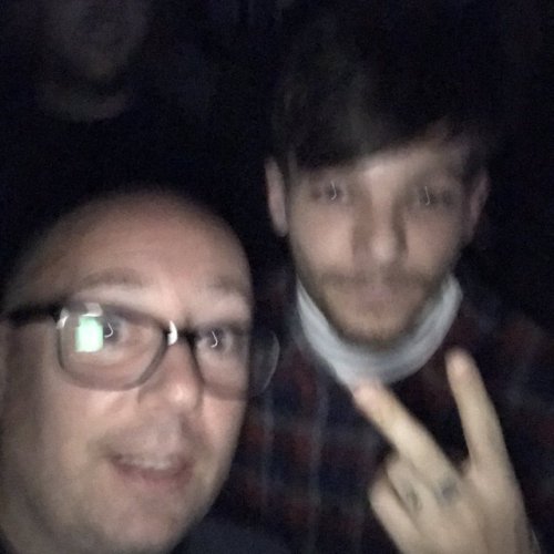 thetomlinsondaily:Louis at Liam Gallagher’s concert in London tonight - 07/12“Thanks for the Selfie!