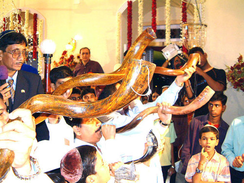 jewish-archives:Indian Jewish celebrations.Blowing of the shofarim. Magen Abboth synagogue, Alibagh,