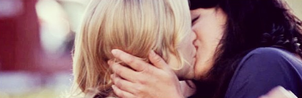 njralavignesmileclaudfuckkk:  Calzona kiss