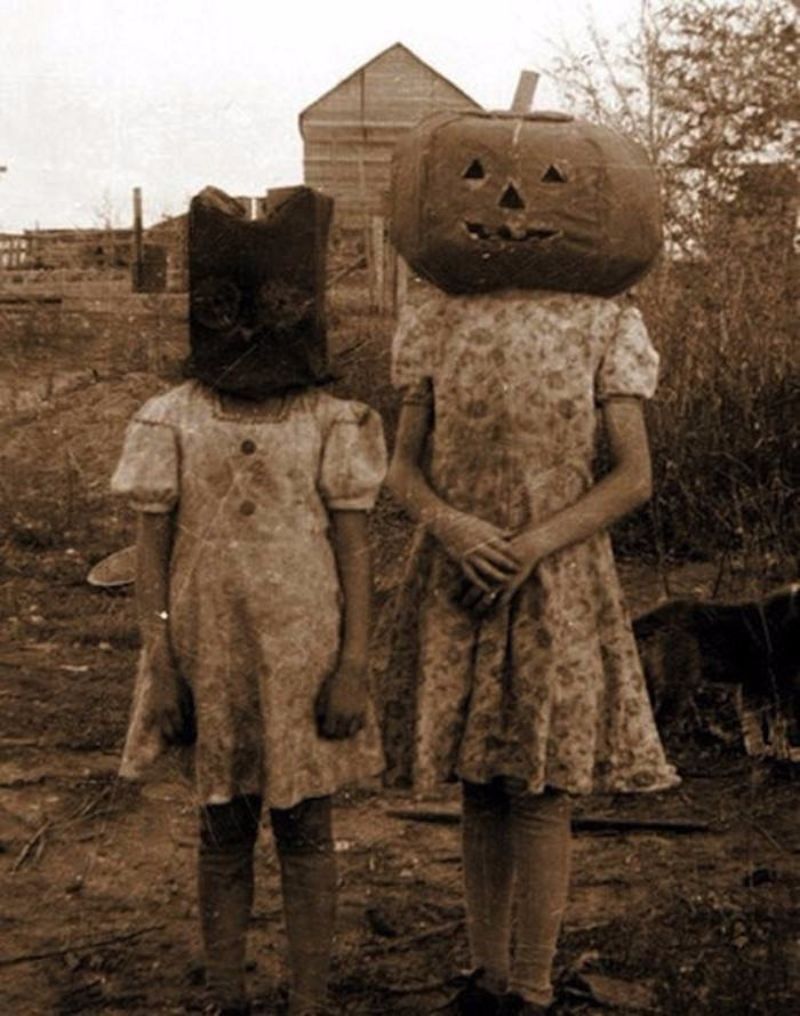 vintageeveryday: A collection of 26 nightmarish vintage Halloween photos from the