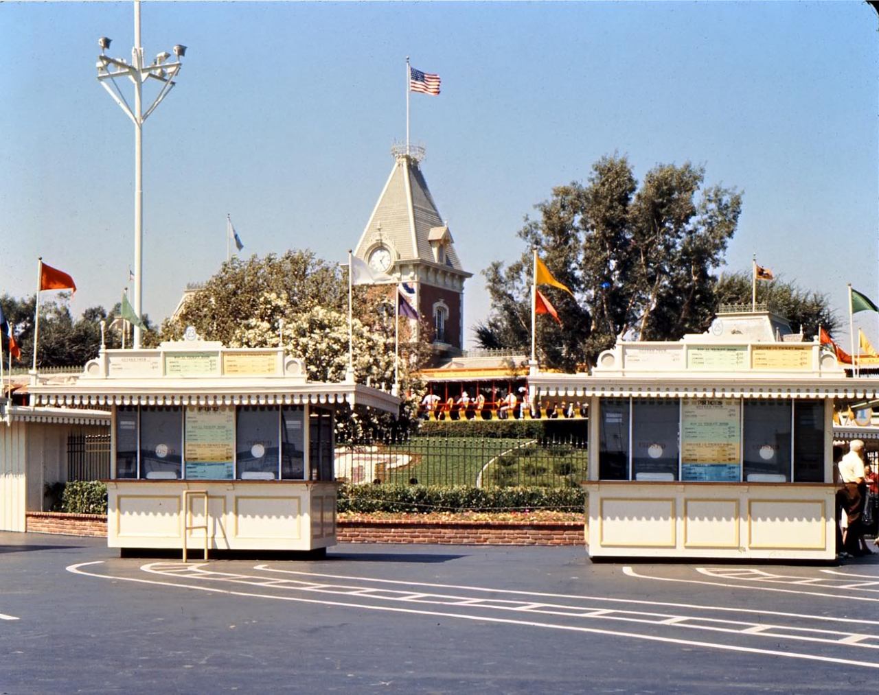 practicallydisney:  Vintage Disneyland and Disneyworld 