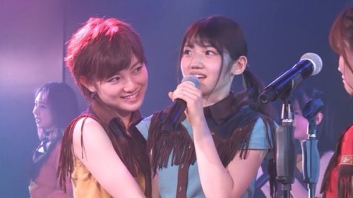 justthinkwhatimean1: Naachan ran away from Komi and back to Yuuchan( waifu ) ~~ ❤️❤️❤️