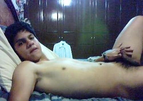 tontongrande:  Su wacho flaite para gozar pajeandose cabros rqls…..