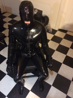 sfgimp:  rubberelectropoppers:  Start of fun weekend with @slickink. He had to hold off shooting for 16 cycles of a massager on his dick being on then off, the number of cycles and the length of the cycles determined by dice rolls. All the while being