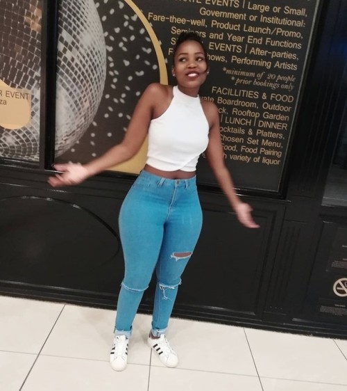 kingjazziedad:  SimplyDelish. GorgeouslySexy. Curvy…..     Ms LuminouslyBright ❤️💛❤️