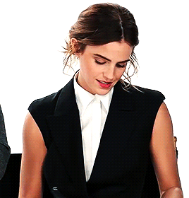 watsongifs: Emma Watson and the Beauty and the Beast cast plays Disney Trivia