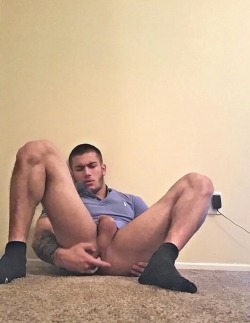 underarmourfan:  follow me @ http://underarmourfan.tumblr.com/