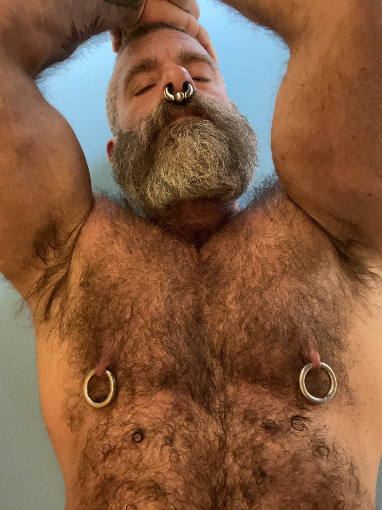 orionbear-ish:justmanlust4:Great rings, Daddy…🤗🐻🤤