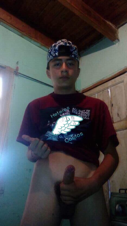 mk0tik0renovado: heteros-caidos: El hijo de mi chofer  Jamas pense que fuera a caer este sexy hetero