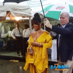 pocblog:Rihanna attended the official ceremony to unveil the newly-named Rihanna Drive in Bridgetown, Barbados. 🇧🇧