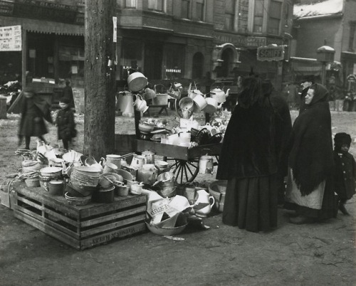 Sunday market on Jefferson Street (@Maxwell) in the Jewish ghetto, 1905, ChicagoIn the first photo, 