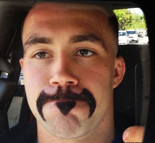 drneverland:  NANANANANANANANANANANANA BAT-STACHE 