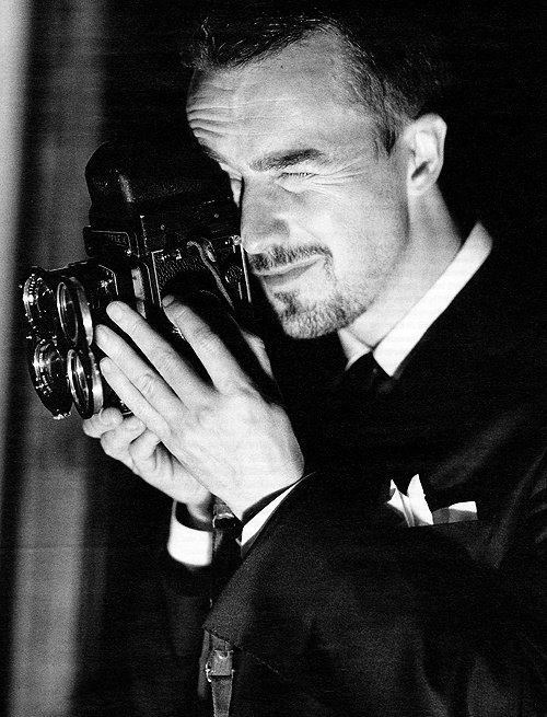 arabamolsamontgiymezdim:  Edward Norton with a Rolleiflex James Dean with a Rolleiflex Daniel Craig on the set of Skyfall Brad Pitt with a Leica M3 Arnold Schwarzenegger with a Yashica 