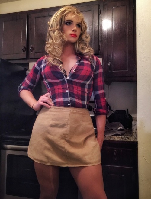 sissykristin: reaganisriley: Strike a pose! Faggot for sale!