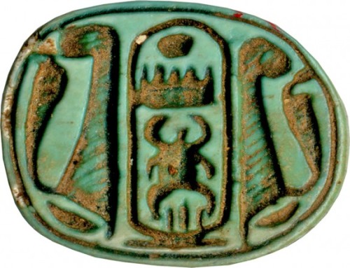 This beautiful New Kingdom scarab is made of beige steatite with a blue-green glaze. Symmetric image