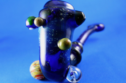raphael420bongswater:  damnnlyssa:  420weedgraphics:  SPACE sherlock pipe by Bob Badtram  yo   Oh my god this is fucking amazing