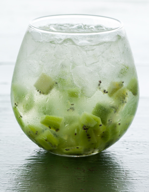 thecakebar:  Kiwi Capiroska Cocktail Recipe (with or without Vodka)