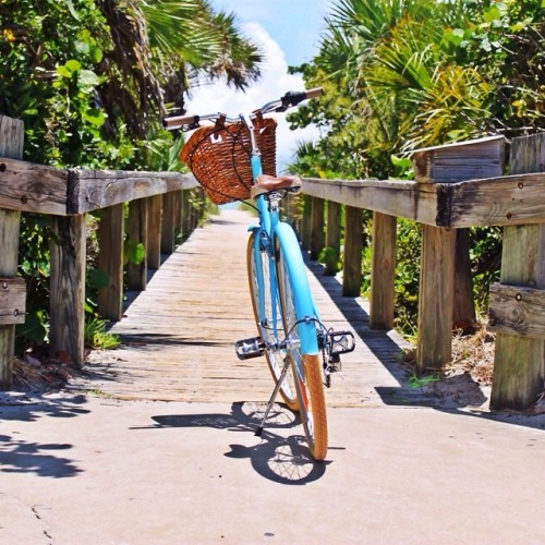 venicebeachbicycles:  Week-end. Let’s make the most out of it.