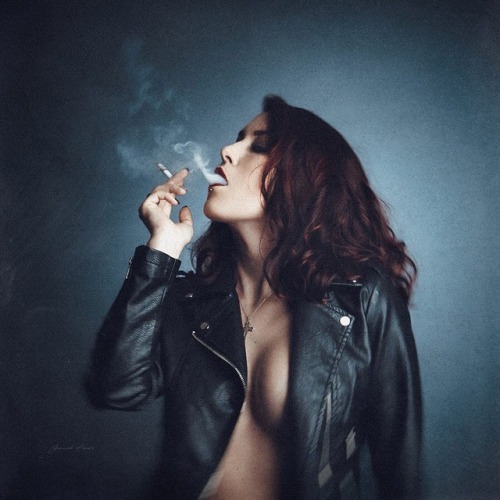 yannick-faure:FULL OF COLOR ♦️ Model : @chris_tellep  #rebelle #latherjacket #smokinggirl #badassgir