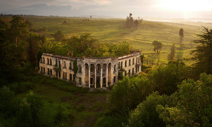 alienbeliever:  Illegal aerial pics taken with a drone, by Amos Chapple