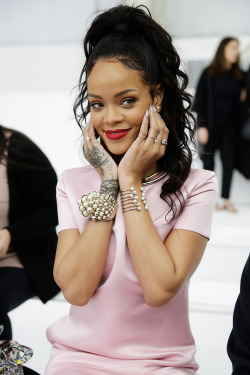 rihannalb:  Rihanna at ”Dior” Fashion