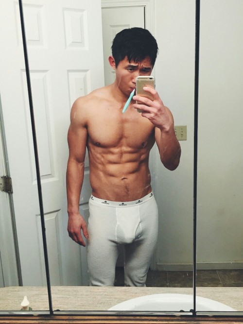 626guys:  New to Reddit, and already very popular, this straight stud’s Reddit ID is:  hammers1456