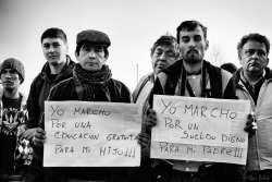 ibarsilva:  Padre e Hijo Dad: “I manifest for free education for my son.” Son: “I manifest for a decent salary for my father.” Santiago, Chile2014Fotógrafo: Ibar Silva C. https://www.flickr.com/photos/elmote/9561976038/