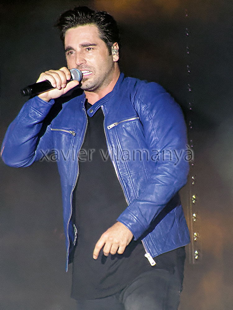 fat-male-celebrities:  David Bustamante, famous Spanish singer..how did he get so