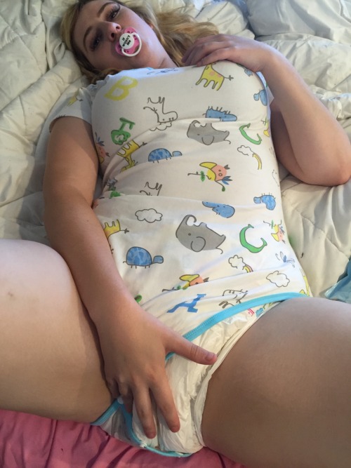 mybabygirlbubbles:  Daddy!!!!  I’m a big girl now, I don’t want to has to wear my diaper any more!!! 