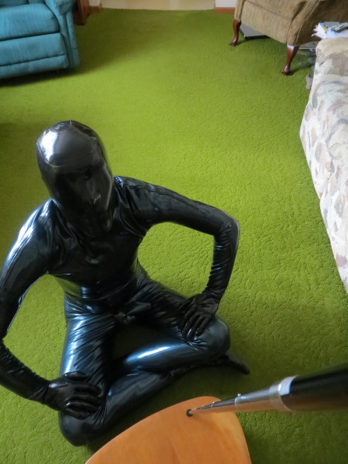 apaaps:  Totalenclosure is a sansational  feeling. Latex covering all of my skin WOW.