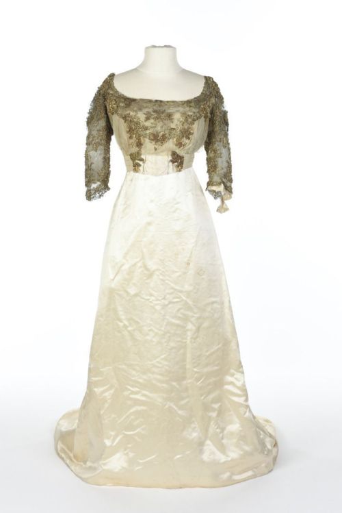 Paquin evening dress ca. 1908-10From Enchères Sadde via Interencheres