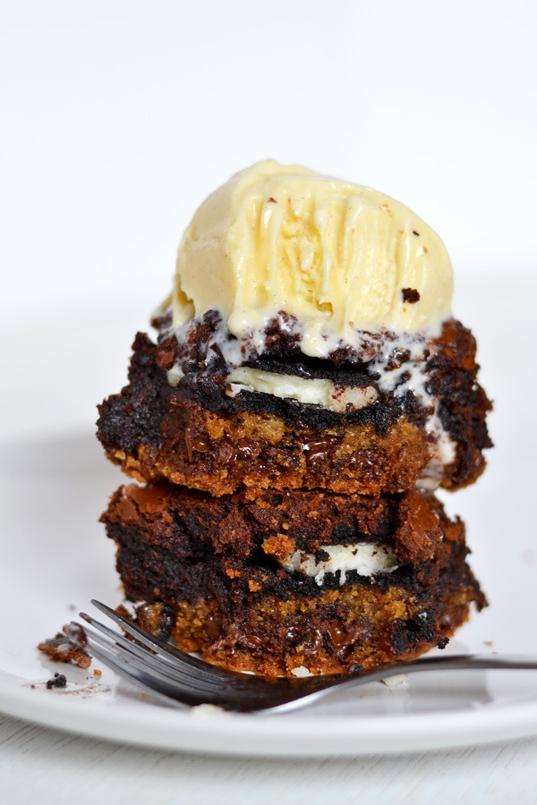 yumi-food:  ULTIMATE CHOCOLATE CHIP OREO BROWNIES