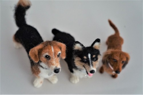 janetsneedlefelting:A group of family dogs. “Nelson” , “Momo” and “Riley”. :-)