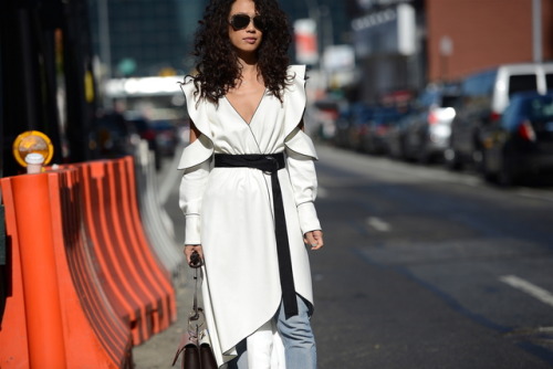 The quickest way to refresh your favourite dress? Belt up! Read on www.thestreetmuse.it to see what 