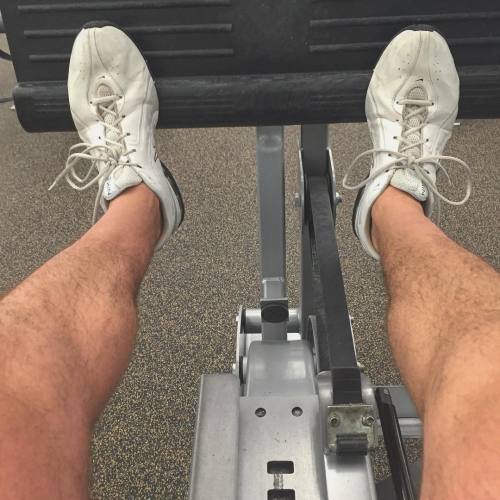 ericthednd:  legs and sneakers #gym #legs #legsday #sneakers #sneakerhead #nike #sneakerporn #nikeporn #nikereax #sneakerfetish #size12 #thedudenextdoor  (at New York Sports Club 23rd Street & 8th Avenue)